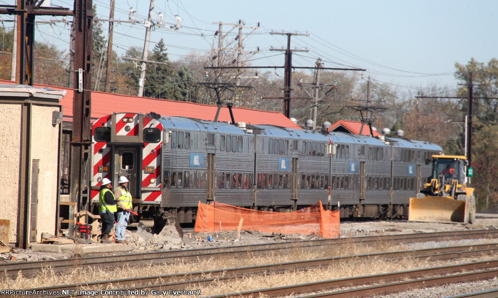 Arriving Southbound Metra Train #115